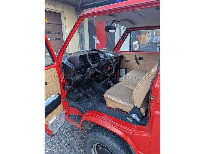 Fahrerraum durch Fahrertür