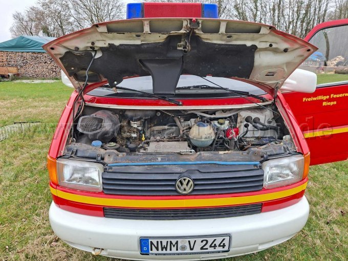 Frontansicht nebst Motorraum
