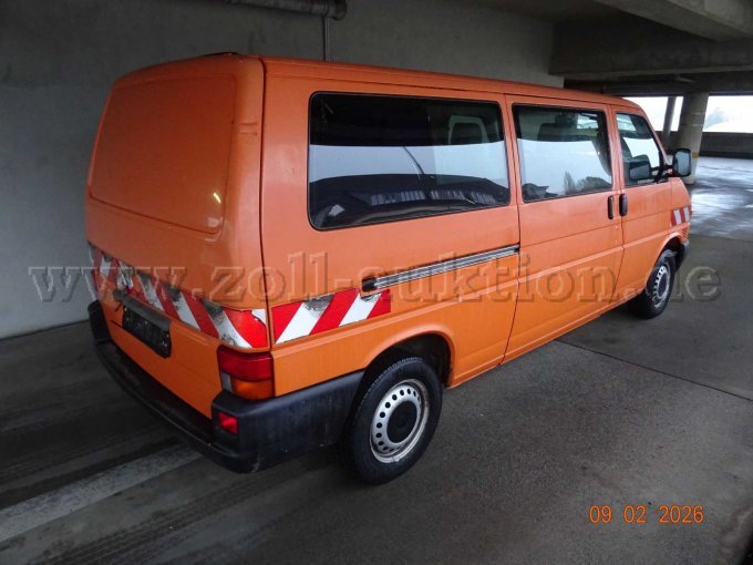 seitlich rechts hinten