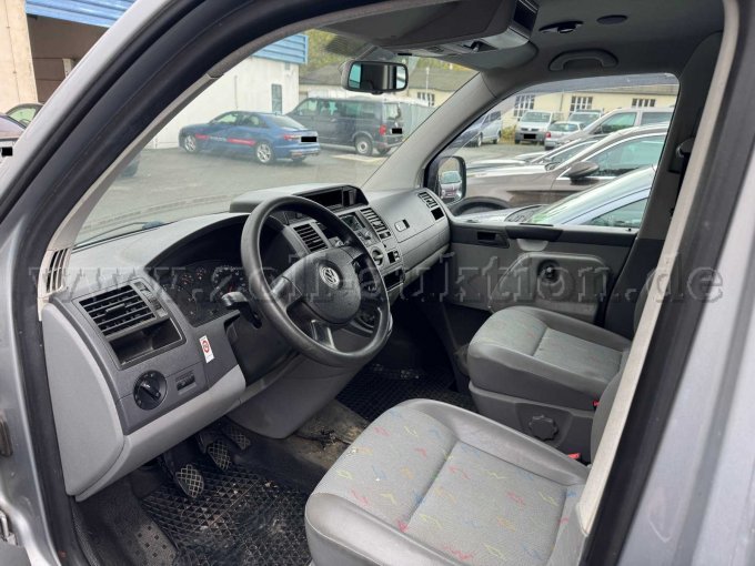 Innenraum vorne / Cockpit