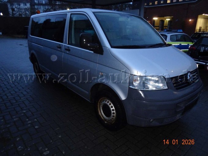 seitlich rechts vorn