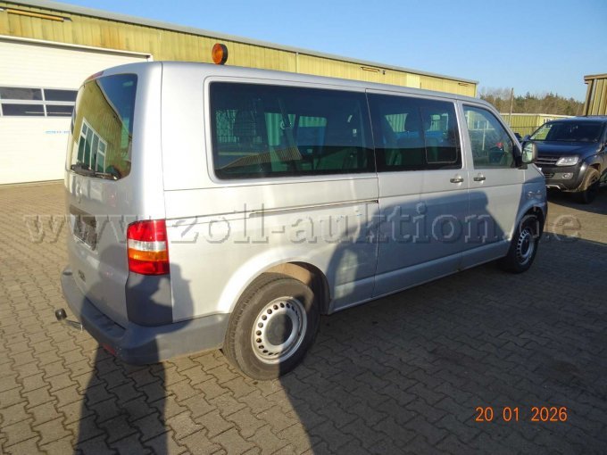 seitlich rechts hinten