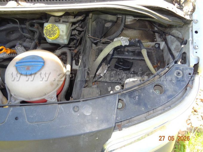 Motorraum vorn links