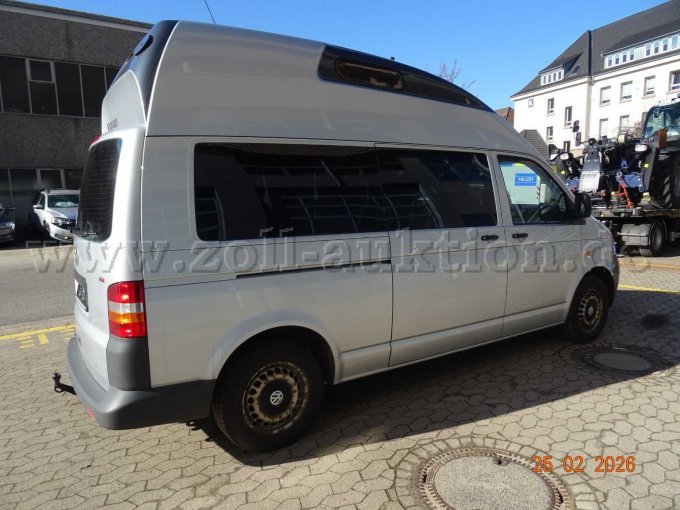 seitlich rechts hinten