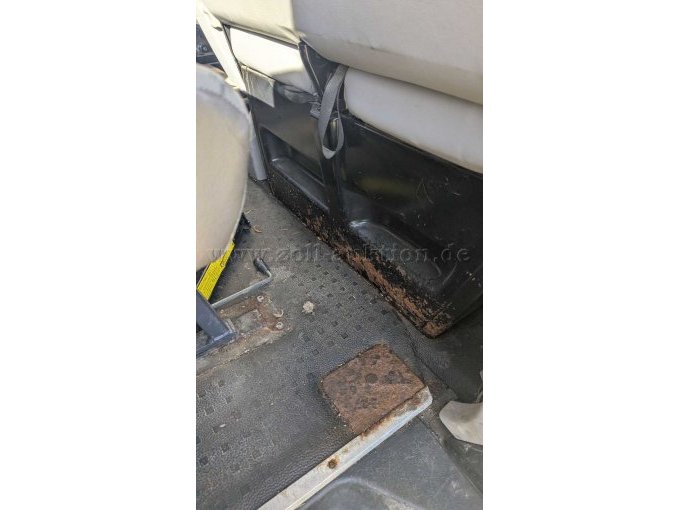 Ansicht Fußbodenbereich an 2. Sitzbank