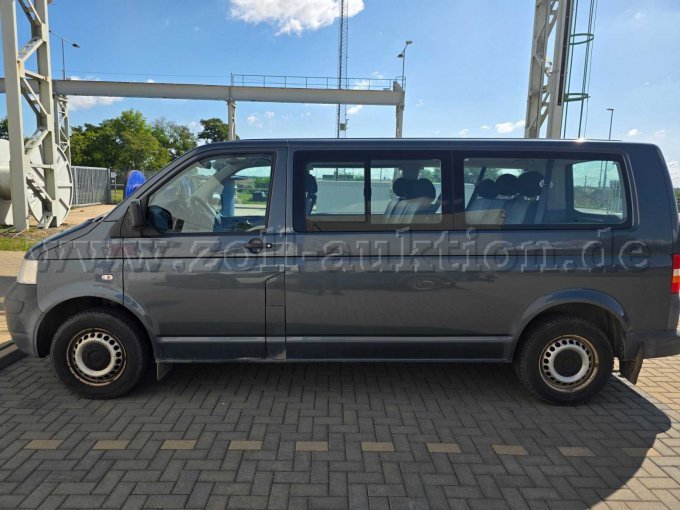 1 Volkswagen T5 Transporter Bus 2.5 TDI DPF, Caravelle Trendline – foto 6 – kavel bij Zoll-Auktion, Ingersleben