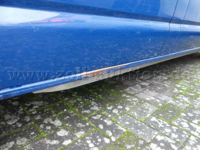 Schweller vorn links verschürft und eingedrückt