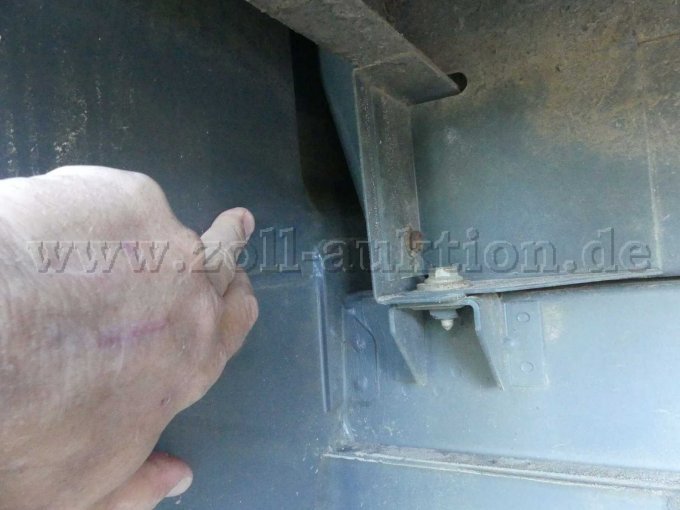 Beschädigung Rückwand hinten links