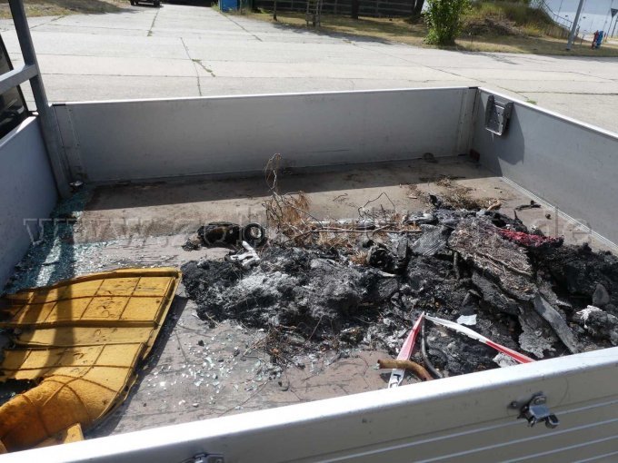 1 Volkswagen T6 2.0 TDI 4Motion Pritsche lang Doppelkabine*Brand/Totalschaden – foto 6 – kavel bij Zoll-Auktion, Potsdam
