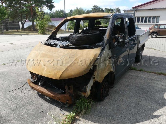 1 Volkswagen T6 2.0 TDI 4Motion Pritsche lang Doppelkabine*Brand/Totalschaden – foto 2 – kavel bij Zoll-Auktion, Potsdam