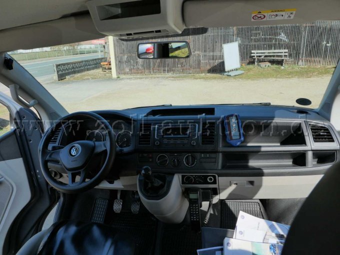 Innenansicht mittig mit Handtelefon