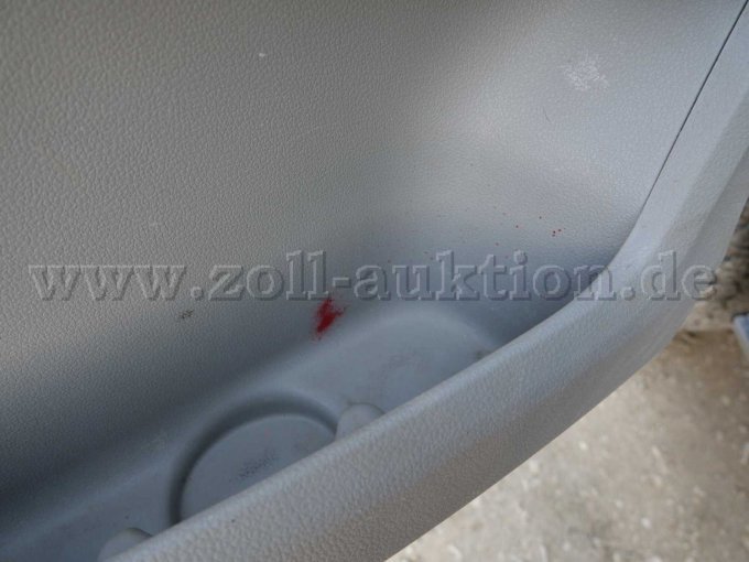 Farbanhaftungen in der Fahrertürablage