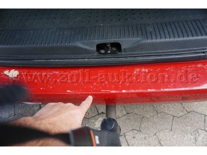 Stoßstange, Detail Kratzer