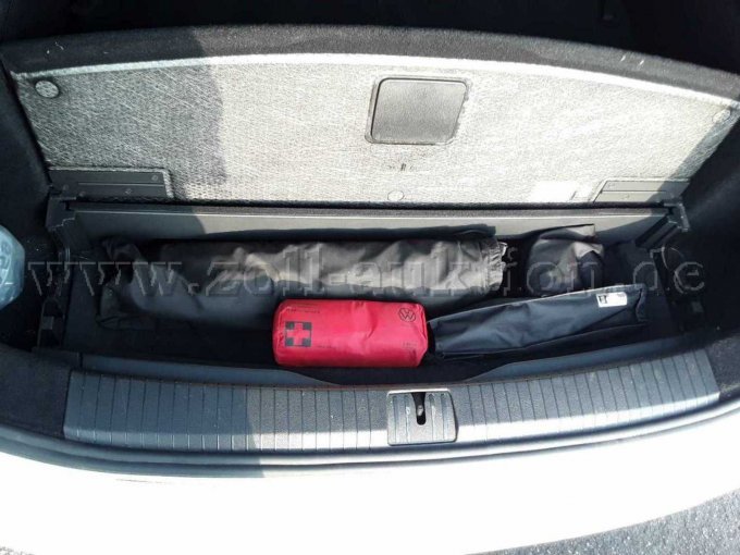 Zubehör im Kofferraumboden