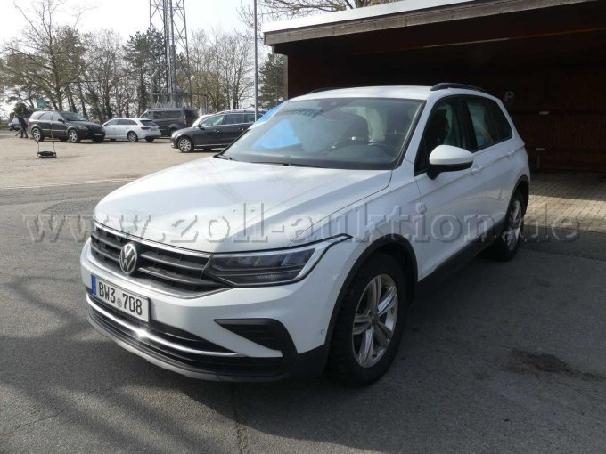 1 Volkswagen Tiguan 2.0 TDI Life 4Motion - wirtschaftlicher Totalschaden – kavel bij Zoll-Auktion, Helmstedt