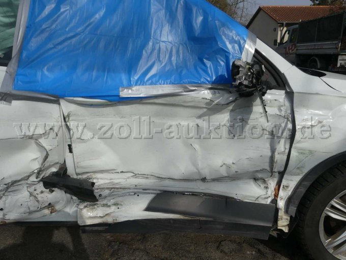 1 Volkswagen Tiguan 2.0 TDI Life 4Motion – economische total loss – foto 7 – kavel bij Zoll-Auktion, Helmstedt