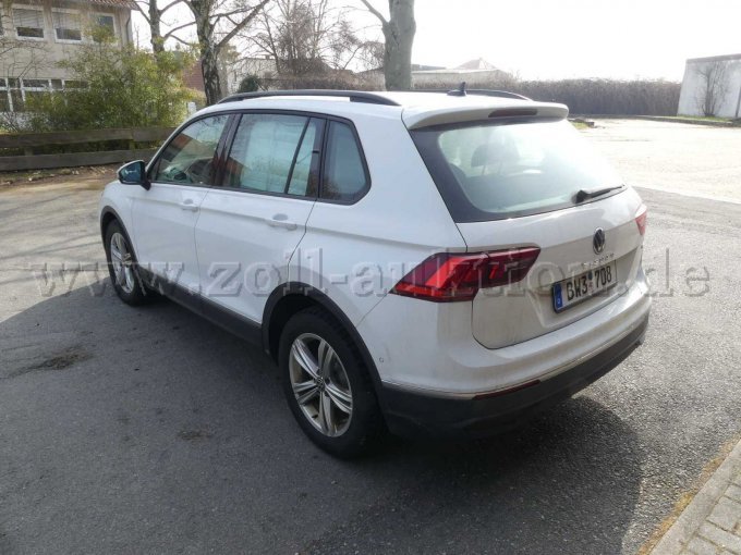 1 Volkswagen Tiguan 2.0 TDI Life 4Motion – economische total loss – foto 3 – kavel bij Zoll-Auktion, Helmstedt