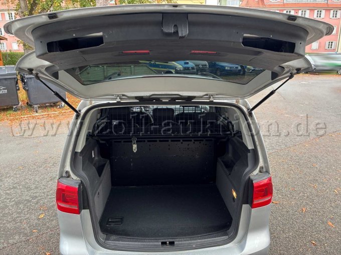 1 Volkswagen Touran – foto 6 – kavel bij Zoll-Auktion, Bayreuth