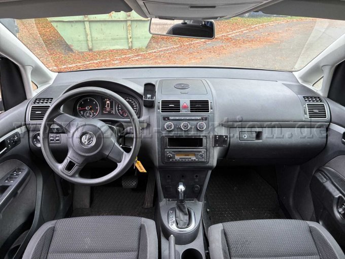 1 Volkswagen Touran – foto 7 – kavel bij Zoll-Auktion, Bayreuth