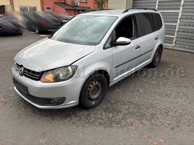 1 Volkswagen Touran – foto 2 – kavel bij Zoll-Auktion, Bayreuth