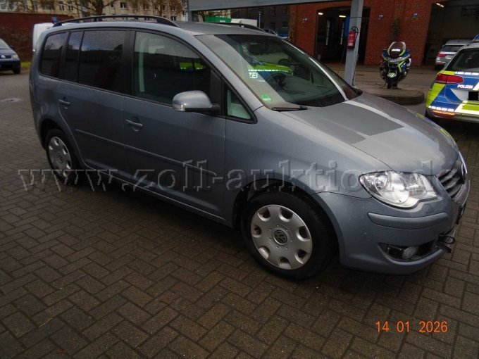 seitlich rechts vorn