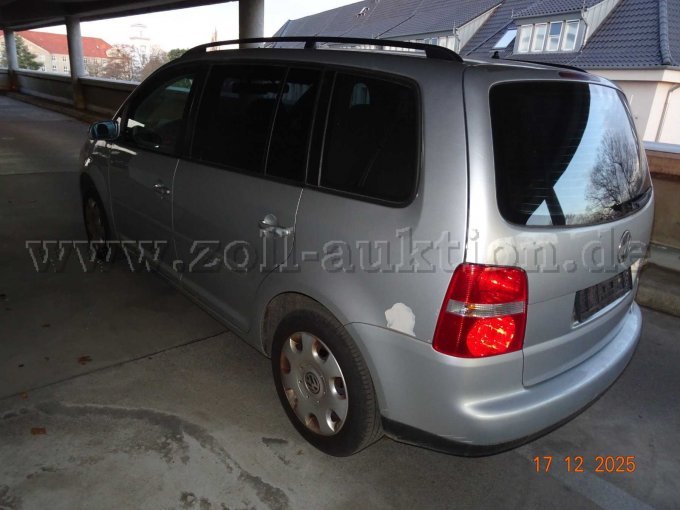 seitlich links hinten