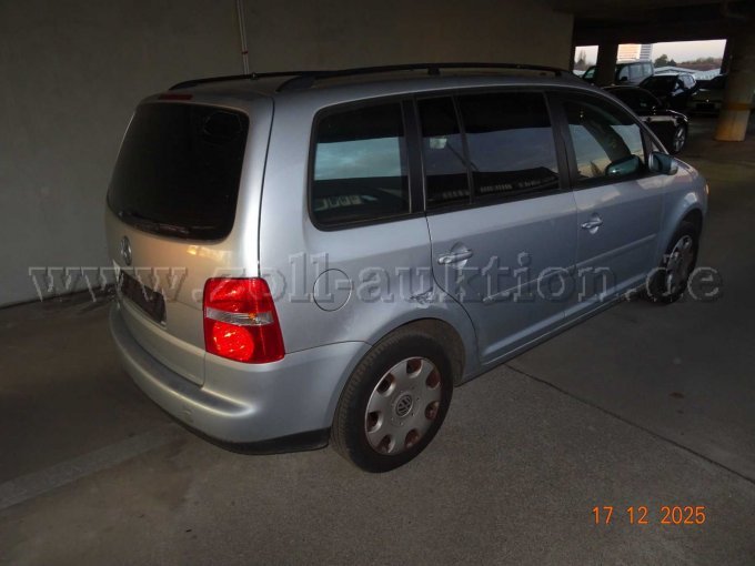 seitlich rechts hinten