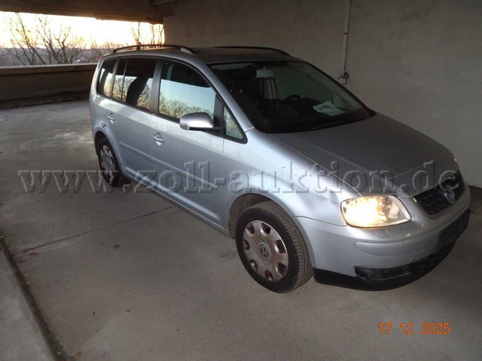 seitlich rechts vorn