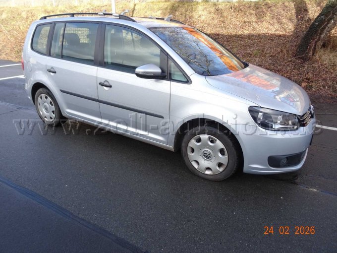 seitlich rechts vorn