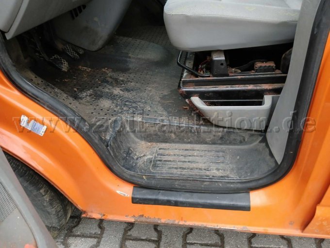 Einstieg Fahrerseite