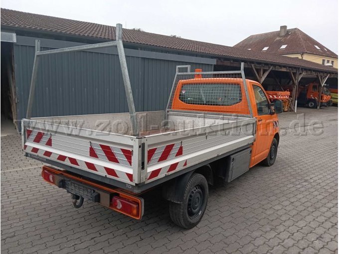 Fahrzeug von hinten rechts