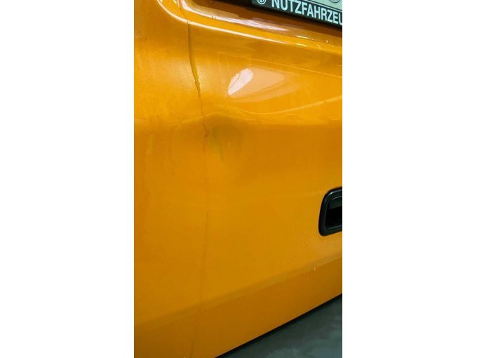 Beschädigung auf Heckklappe