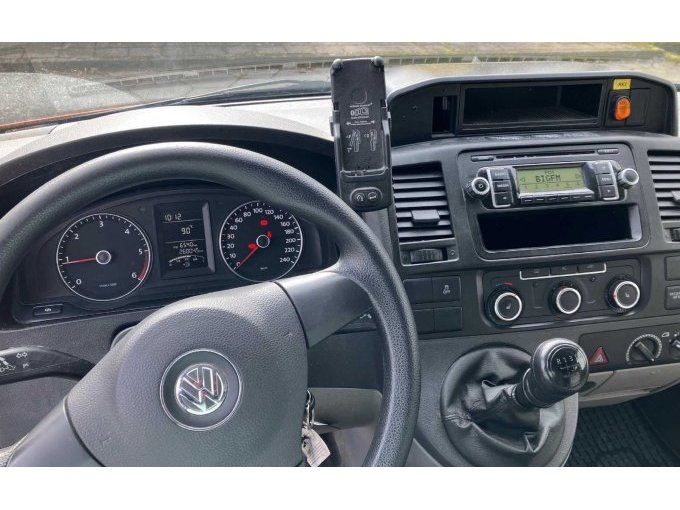 Ansicht von Armaturenbrett mit Lenkrad