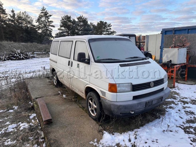 VW Transporter vorn