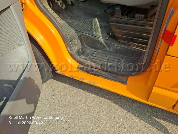 Verschleiß und Roststellen bis 5cm am Einstieg Fahrerseite