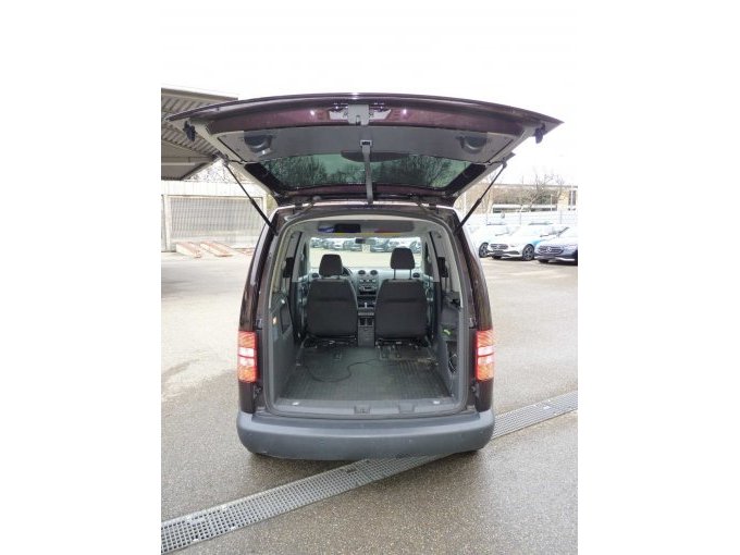 Blick von hinten in Fond, Kofferdeckel geöffnet