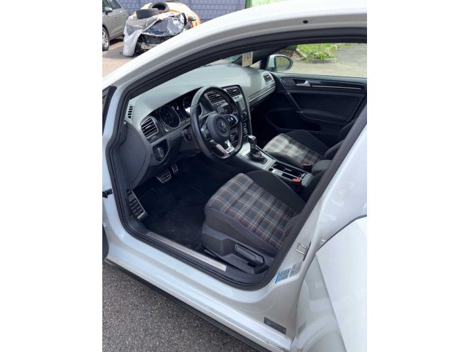 1 Volkswagen VW Golf VII Limousine GTI 2.0 TSI DSG – foto 10 – kavel bij Zoll-Auktion, Stuttgart