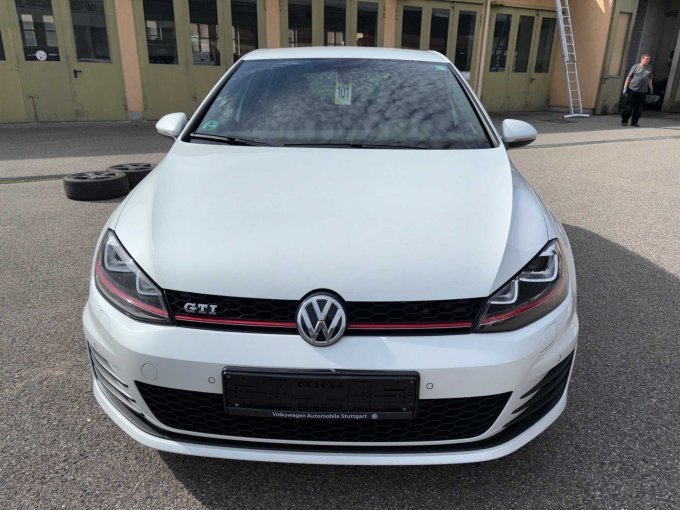 1 Volkswagen VW Golf VII Limousine GTI 2.0 TSI DSG – foto 2 – kavel bij Zoll-Auktion, Stuttgart