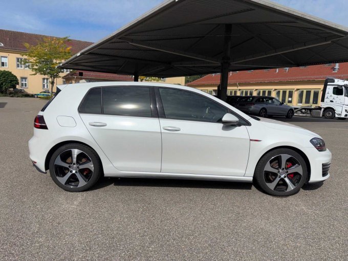 1 Volkswagen VW Golf VII Limousine GTI 2.0 TSI DSG – foto 4 – kavel bij Zoll-Auktion, Stuttgart