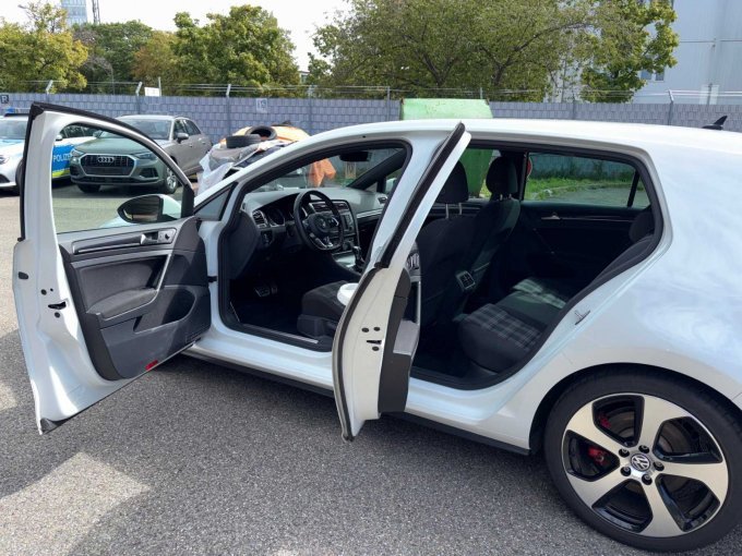 1 Volkswagen VW Golf VII Limousine GTI 2.0 TSI DSG – foto 9 – kavel bij Zoll-Auktion, Stuttgart