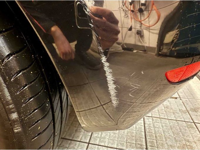 nicht reparierter Vorschaden: Heckverkleidung