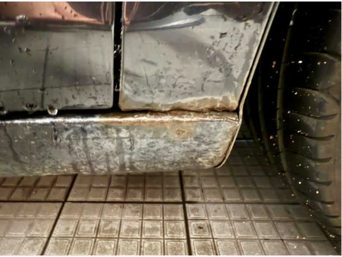 nicht reparierter Vorschaden: Korrosion Schweller und Kotflügel rechts