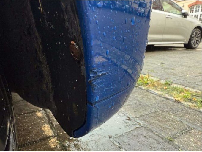 nicht reparierter Vorschaden: Heckverkleidung linksseitig