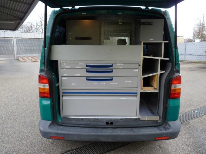 Details Ausbau im Fond von hinten