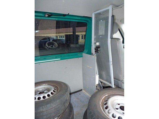 Fond Bereich hinter Fahrersitz