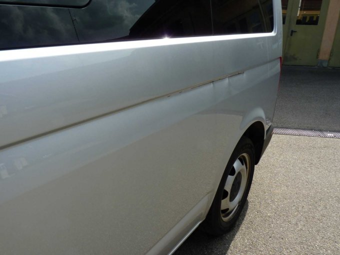 Schaden an Seitenwand links