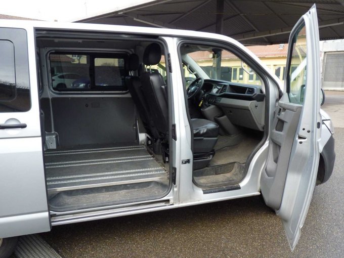 Übersicht Beifahrertüre und Fond geöffnet