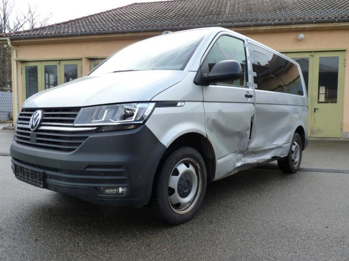 Ansicht von vorne schräg links