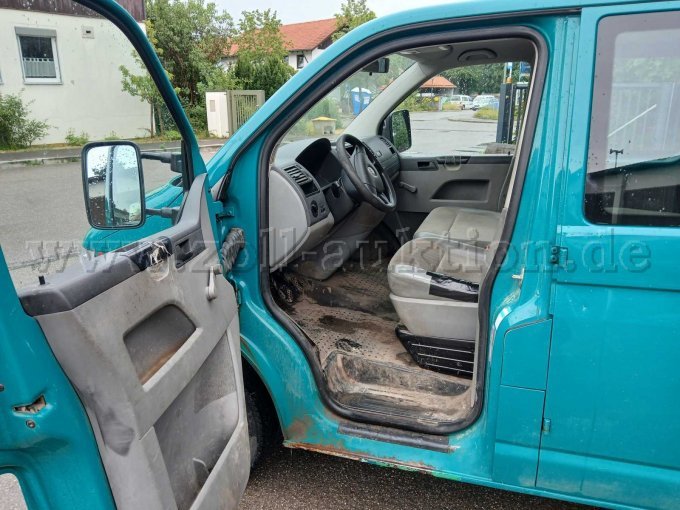 1 Volkswagen VW T 5 Transporter met laadbak – foto 3 – kavel bij Zoll-Auktion, Schongau
