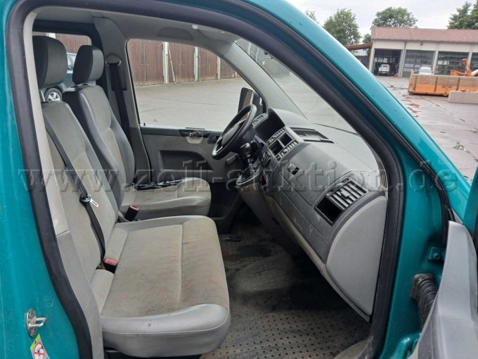 1 Volkswagen VW T 5 Transporter met laadbak – foto 4 – kavel bij Zoll-Auktion, Schongau